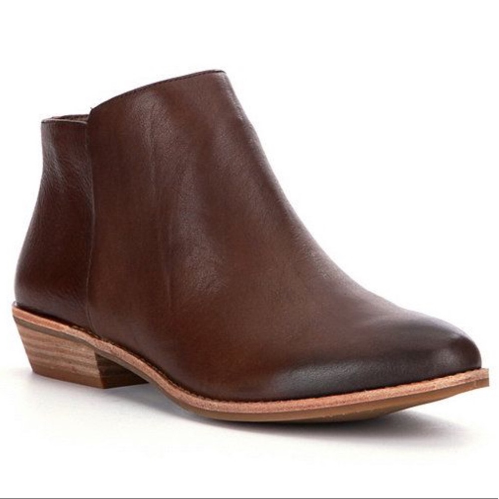 Gianni Bini brown leather Pearce booties